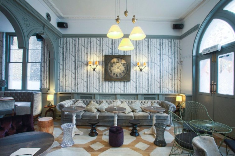 Hollword_Arms_seating