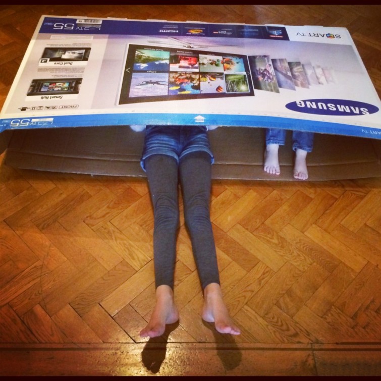 Signed, sealed, delivered. Nu är mamma trött.