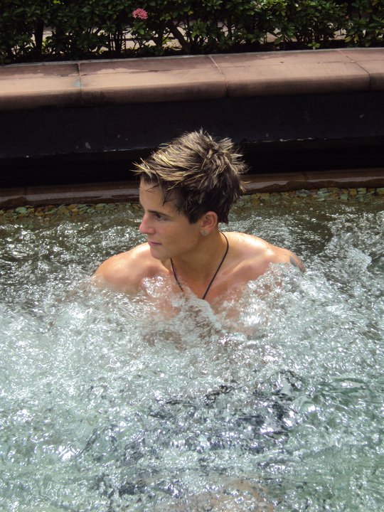 164867_10150119608075971_3496168_n