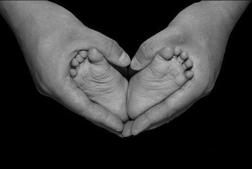 baby-foot-heart_188633100