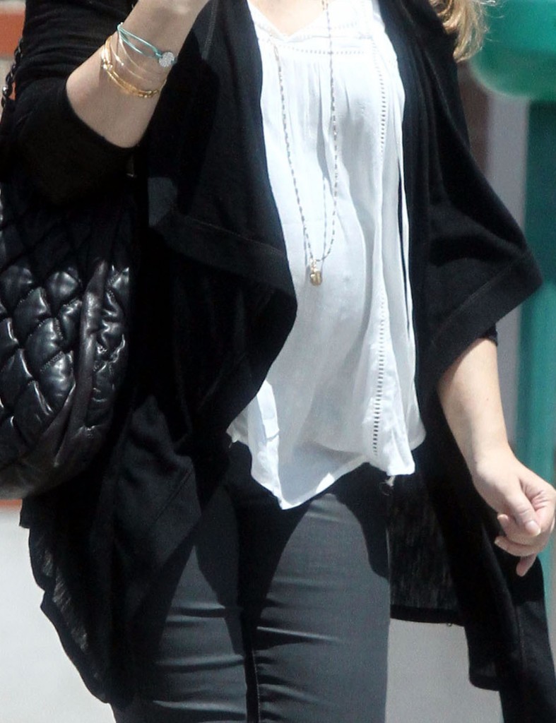 Exclusive. Pregnant Sarah Michelle Gellar Heading Out For Lunch In Brentwood