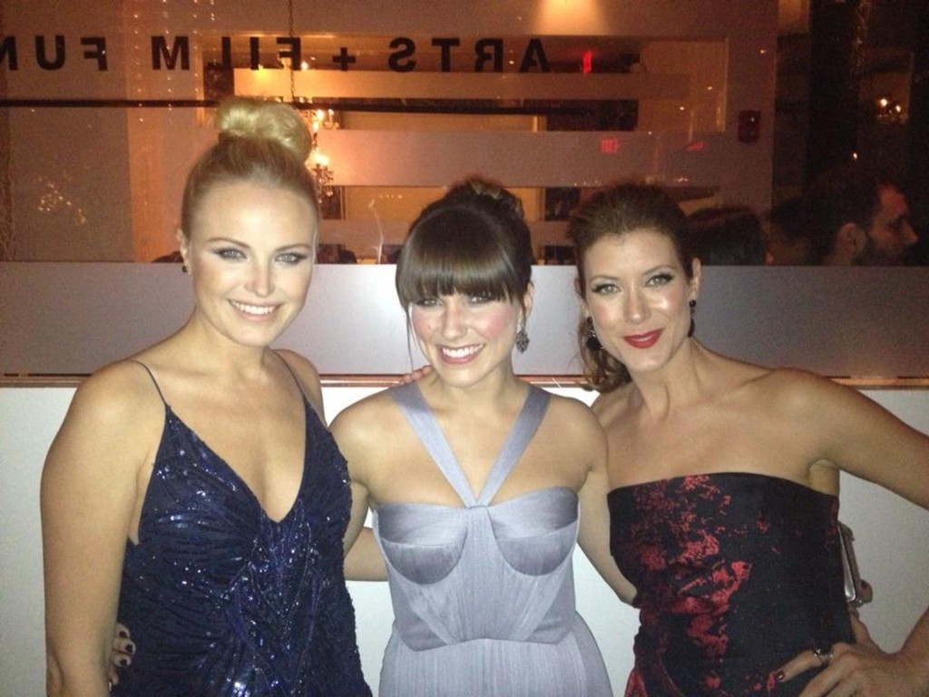 Malin Akerman tweets The girls are out!!! @SophiaBush @katewalsh
