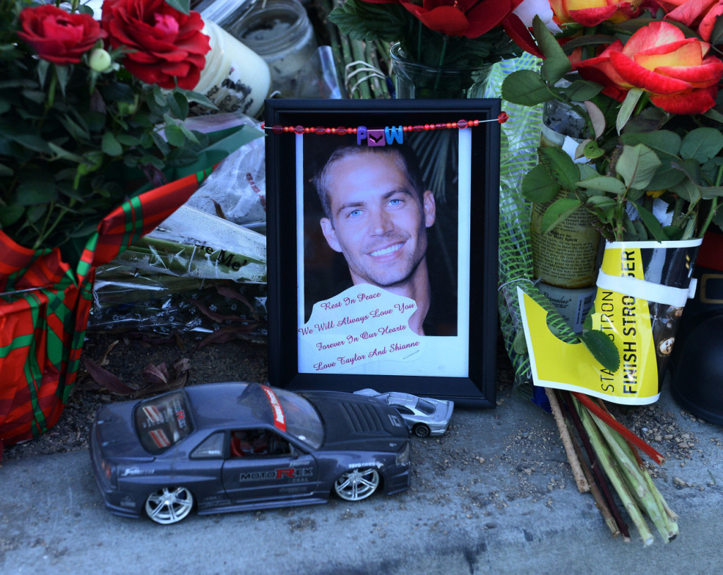 Fans pay respects at Paul Walker fatal accident site in Santa Clarita, California