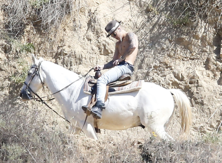 Justin Bieber Goes Horseback Riding At Griffith Park