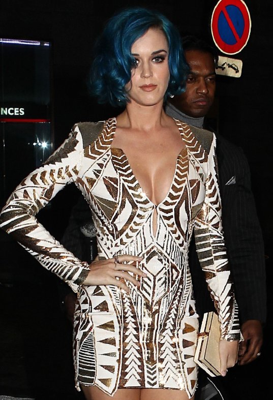 katy-perry-low-cut-dress