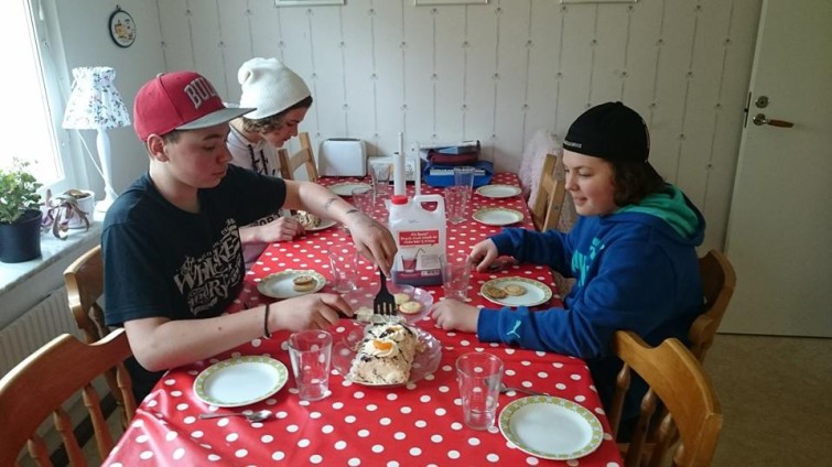 11008457_907435129279365_1324118558176377017_n