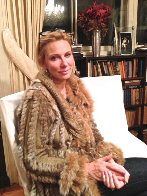 Äntligen hemma efter en lång dag på jobbet och en god middag.