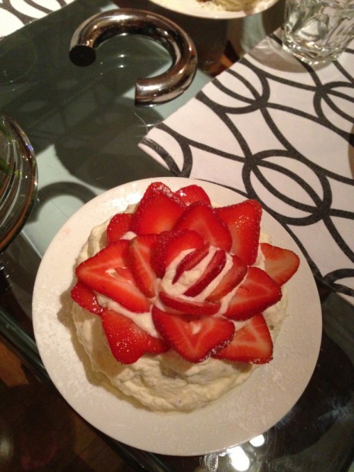 Igår ar det en liten hemlagad princesstårta idag blev det liten jordgubb.