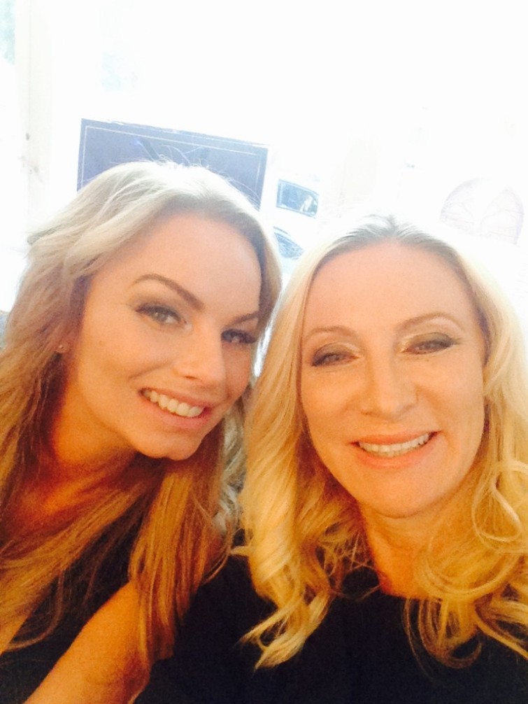 Pernilla och jag jobbar på och har snart vårt TV program klart.