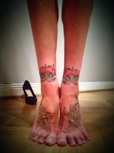 Det positiva med Ink Bash: man får chansen att droppa in till begåvade artister och få fina lotusblommor på vristerna!