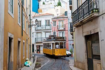 Lissabon-shutterstock_104620271