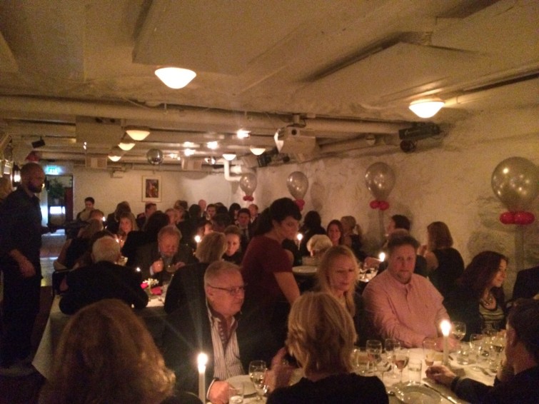 65 härliga partyglada vänner & familj var samlade.