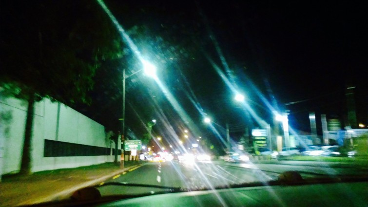 På väg hem och Ryan körde fel. "I know where we are going. We are on Parramatta road" var vad han sa. Bara det att han körde i fel riktning. Påminde mig mycket om gången min syster Lollo och jag körde runt vättern för att komma till Ullared).